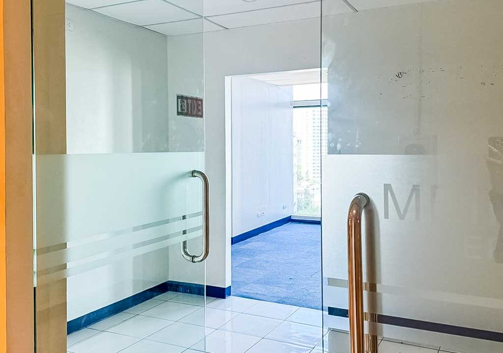 RCPMST11 204 SqM Office Space for Rent in Cebu Business Park - 9