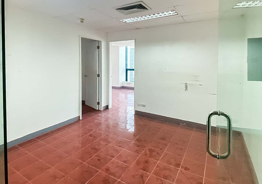 RCPKT2 122 SqM Office for Rent in Cebu Business Park - 4