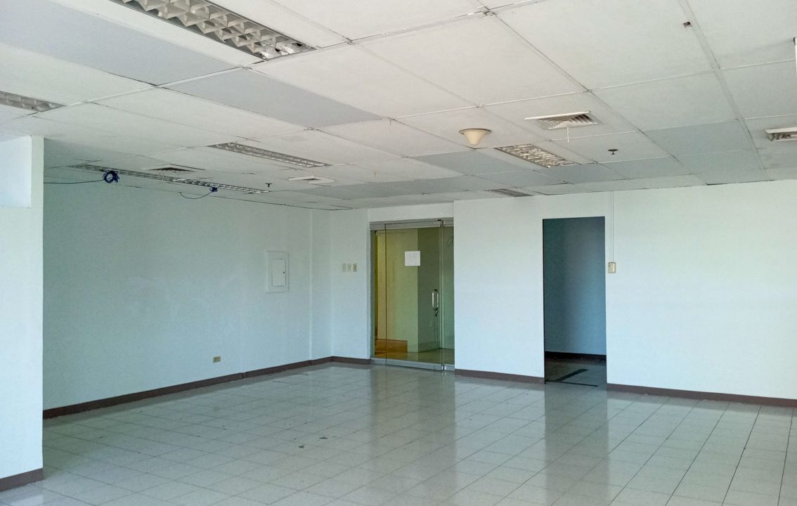 RCPKT7 137 SqM Office for Rent in Cebu Business Park - 4