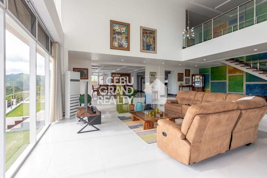 Living room of the furnished six-bedroom house at Alta Vista, Pardo