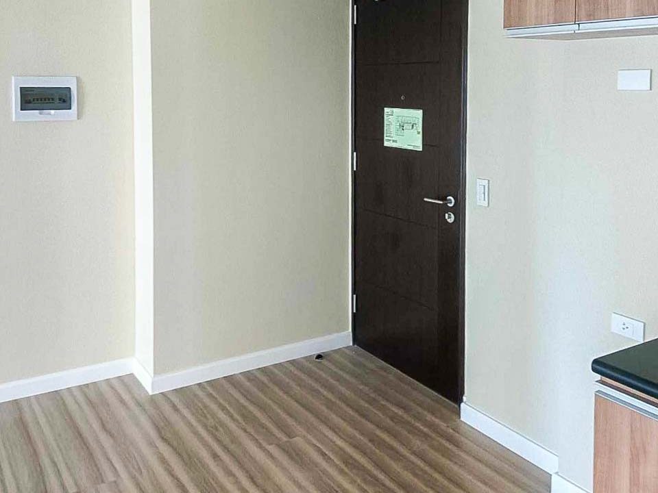 SRBAR14 Unfurnished 1 Bedroom Condo for Sale in Avida Riala Tower 4 - Cebu Grand Realty (3)
