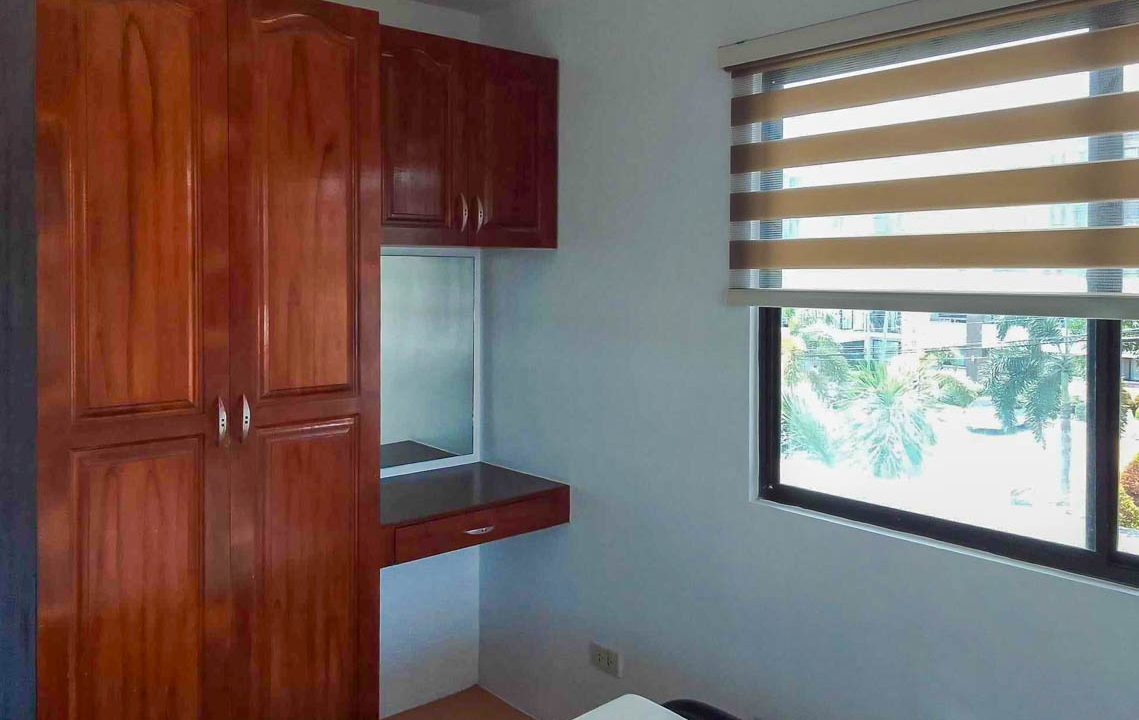 RCOO2 Semi-Furnished 2 Bedroom Condo for Rent in Mabolo - Cebu Grand Realty (10)