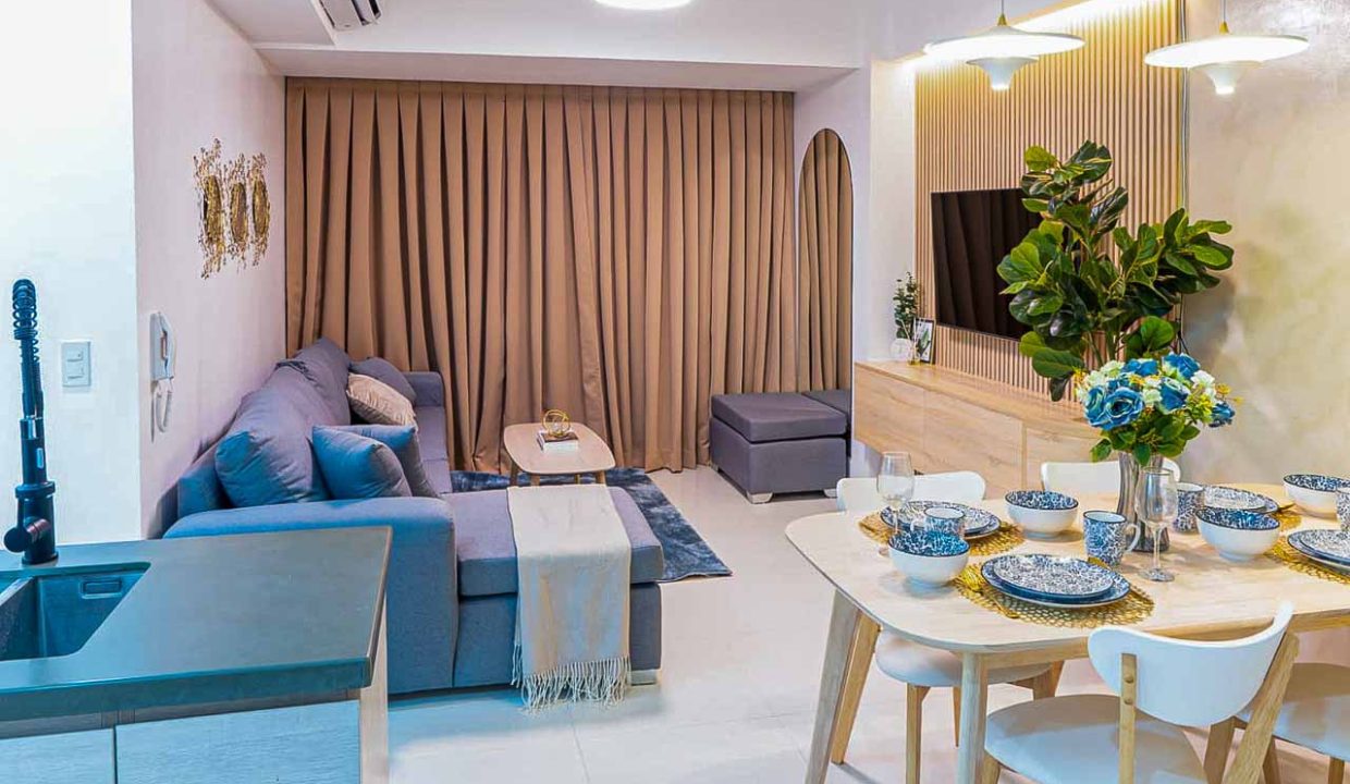 RCPMB7 Sophisticated Condo with Cozy Living Room in Mandani Bay - Cebu Grand Realty (1)