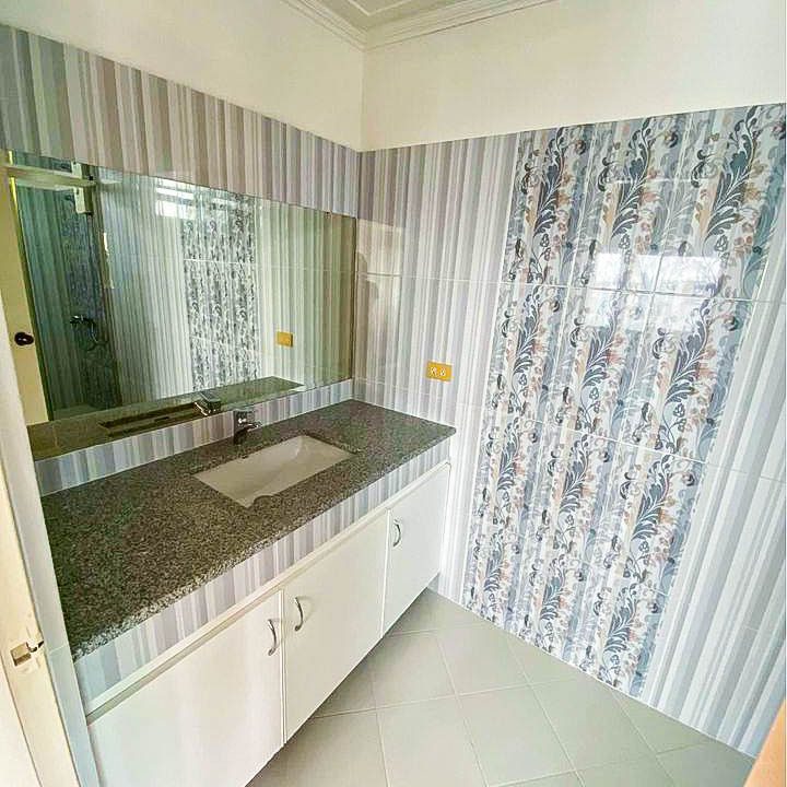 SRBEAT4 Semi-Furnished 2 Bedroom Condo for Sale in Mabolo - Cebu Grand Realty (8)