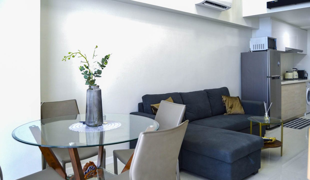 SRBMB3 Fully-Furnished 1 Bedroom Loft Condo for Sale in Mandani Bay - Cebu Grand Realty (1)