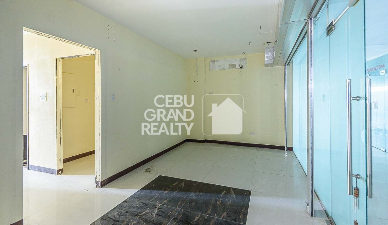 RCPAO1 Spacious Office Space with Built-in Storage in Cebu Business Park - Cebu Grand Realty (.05)