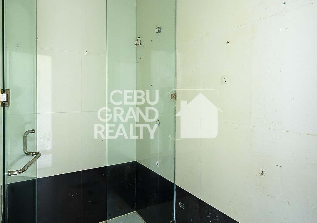 RCPAO1 Spacious Office Space with Built-in Storage in Cebu Business Park - Cebu Grand Realty (10)
