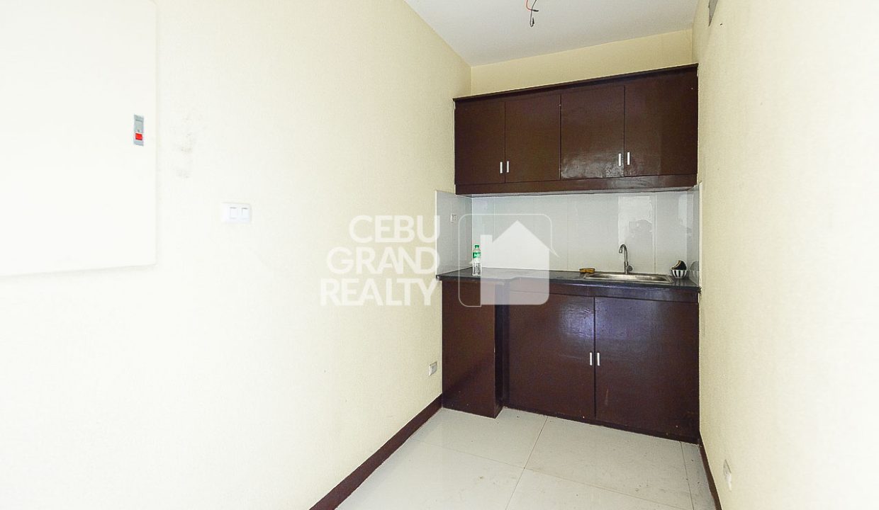 RCPAO1 Spacious Office Space with Built-in Storage in Cebu Business Park - Cebu Grand Realty (3)