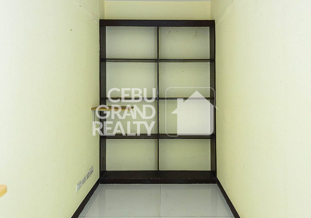 RCPAO1 Spacious Office Space with Built-in Storage in Cebu Business Park - Cebu Grand Realty (8)