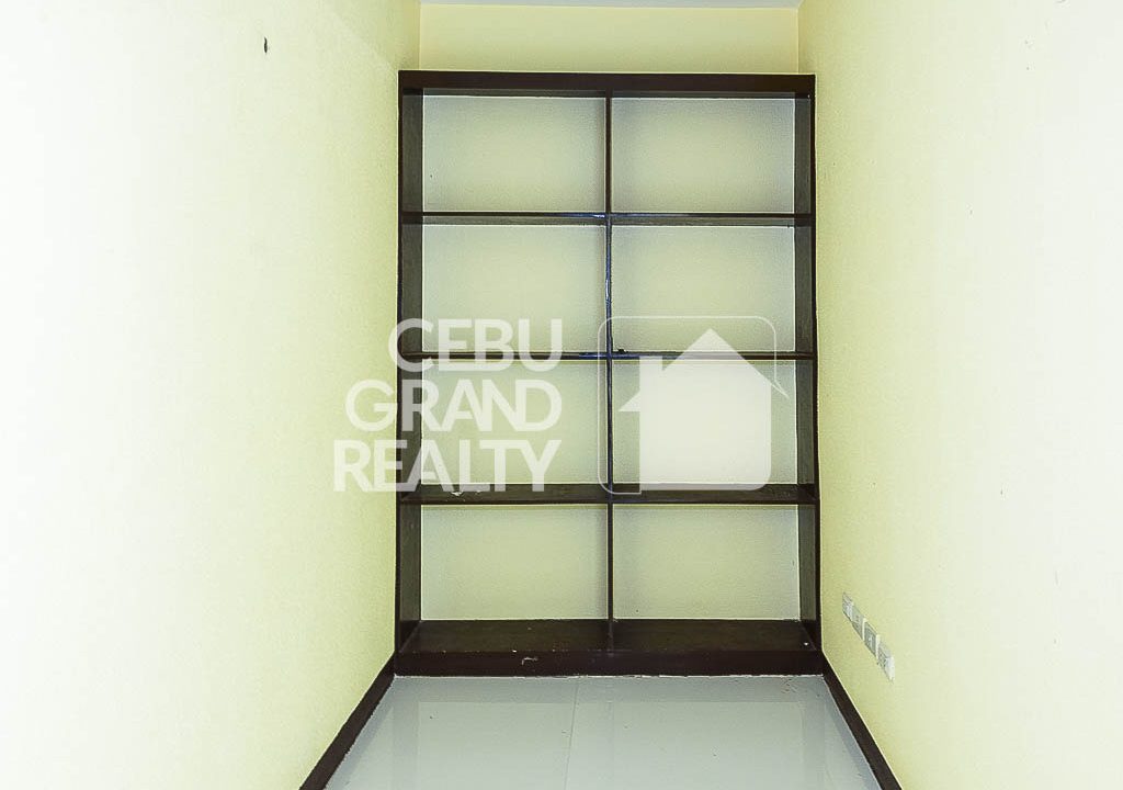 RCPAO1 Spacious Office Space with Built-in Storage in Cebu Business Park - Cebu Grand Realty (9)