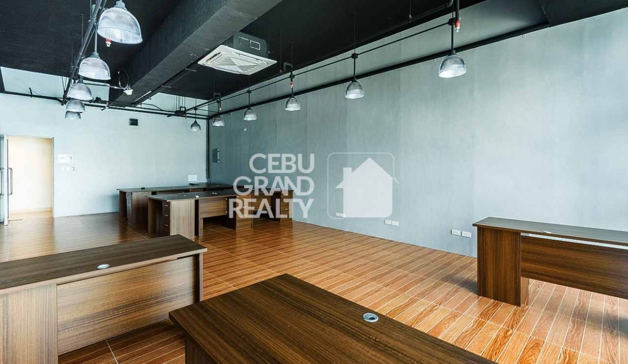 RCPLCC24 Spacious Industrial Office with Modern Amenities in Cebu Business Park - Cebu Grand Realty ( (4)