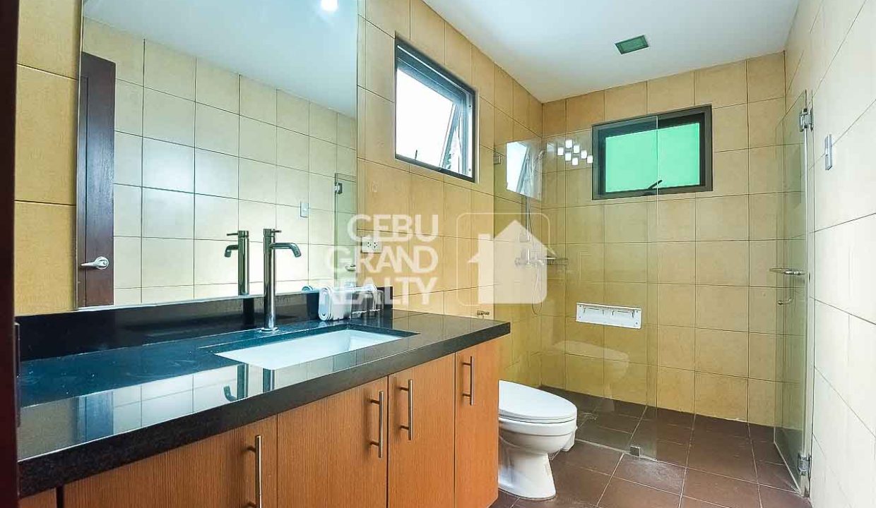 RHML113 Modern 3 Bedroom House for Rent with Seamless Living Spaces - Cebu Grand Realty (20)