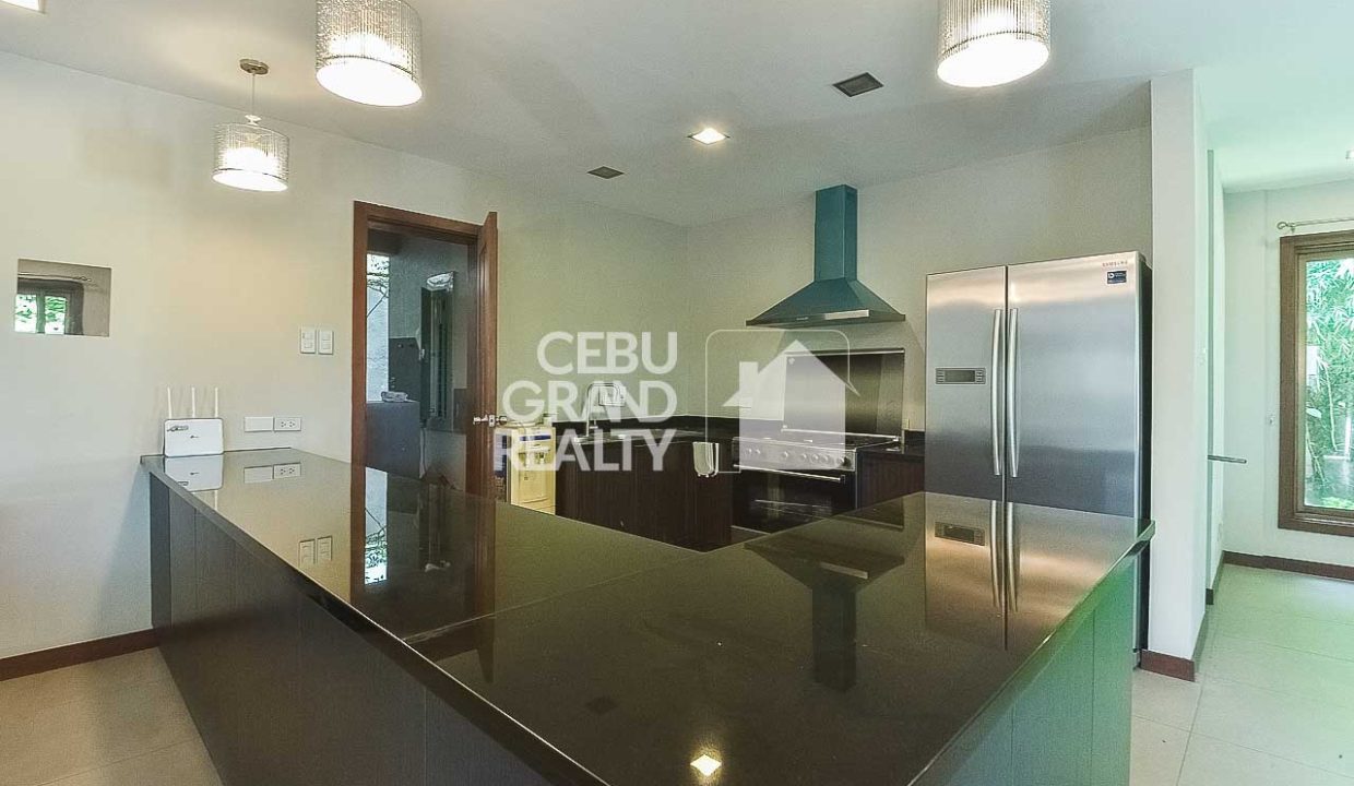 RHML113 Modern 3 Bedroom House for Rent with Seamless Living Spaces - Cebu Grand Realty (5)