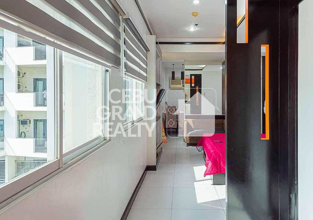 SRBRL1 Stylish Fully Furnished Studio in Robinland Condominium - Cebu Grand Realty (8)