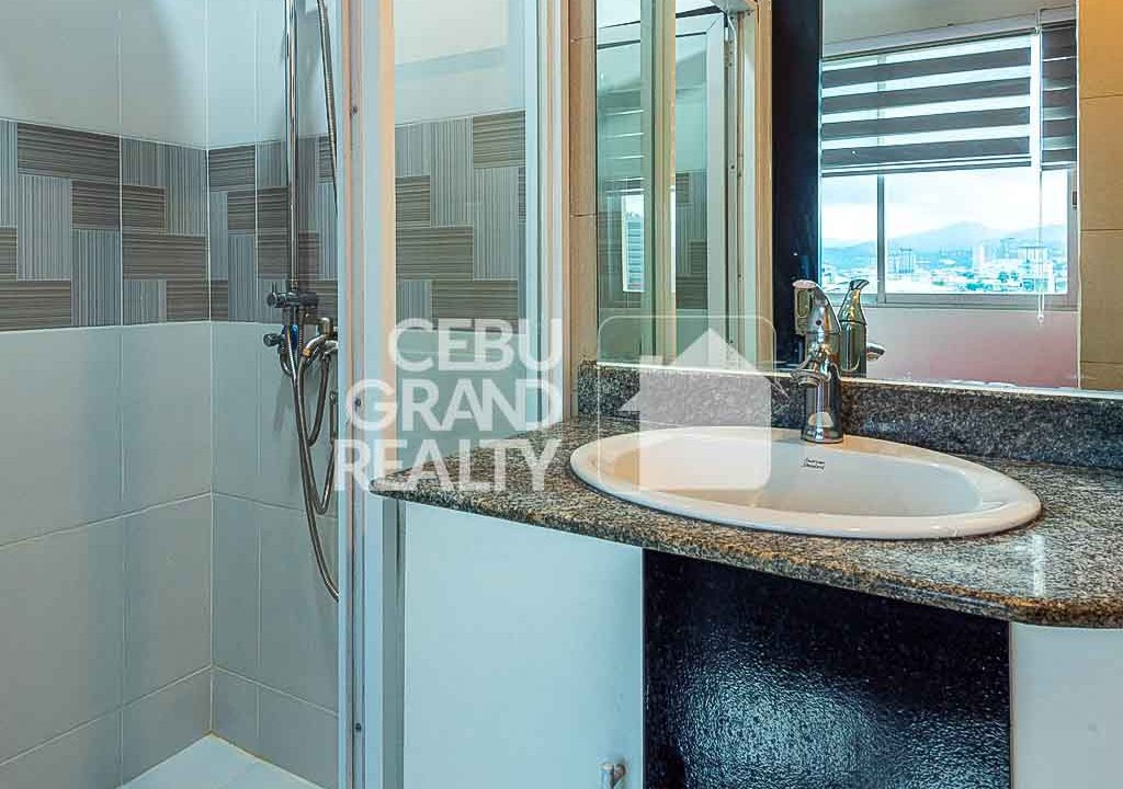 SRBRL1 Stylish Fully Furnished Studio in Robinland Condominium - Cebu Grand Realty (9)