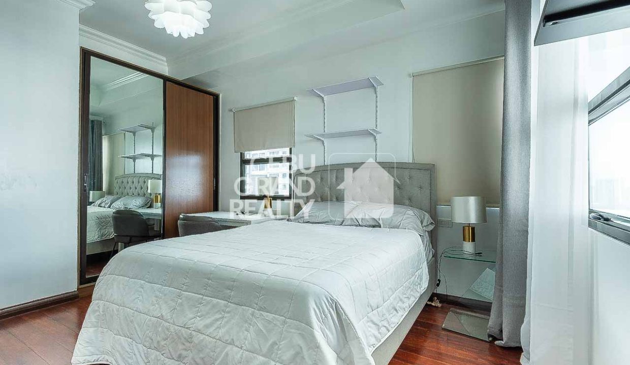 RCAV12 Elegant Condo with Designer Kitchen and Scenic Balcony in Cebu - 20