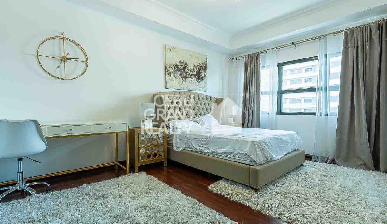 RCAV12 Elegant Condo with Designer Kitchen and Scenic Balcony in Cebu - 23