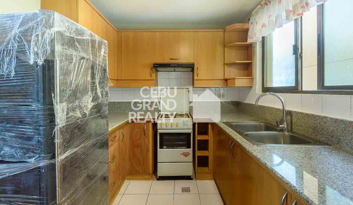 RCCL34 Elegant Condo with Spacious Living and Dining Area in Citylights Gardens - Cebu Grand Realty (5)