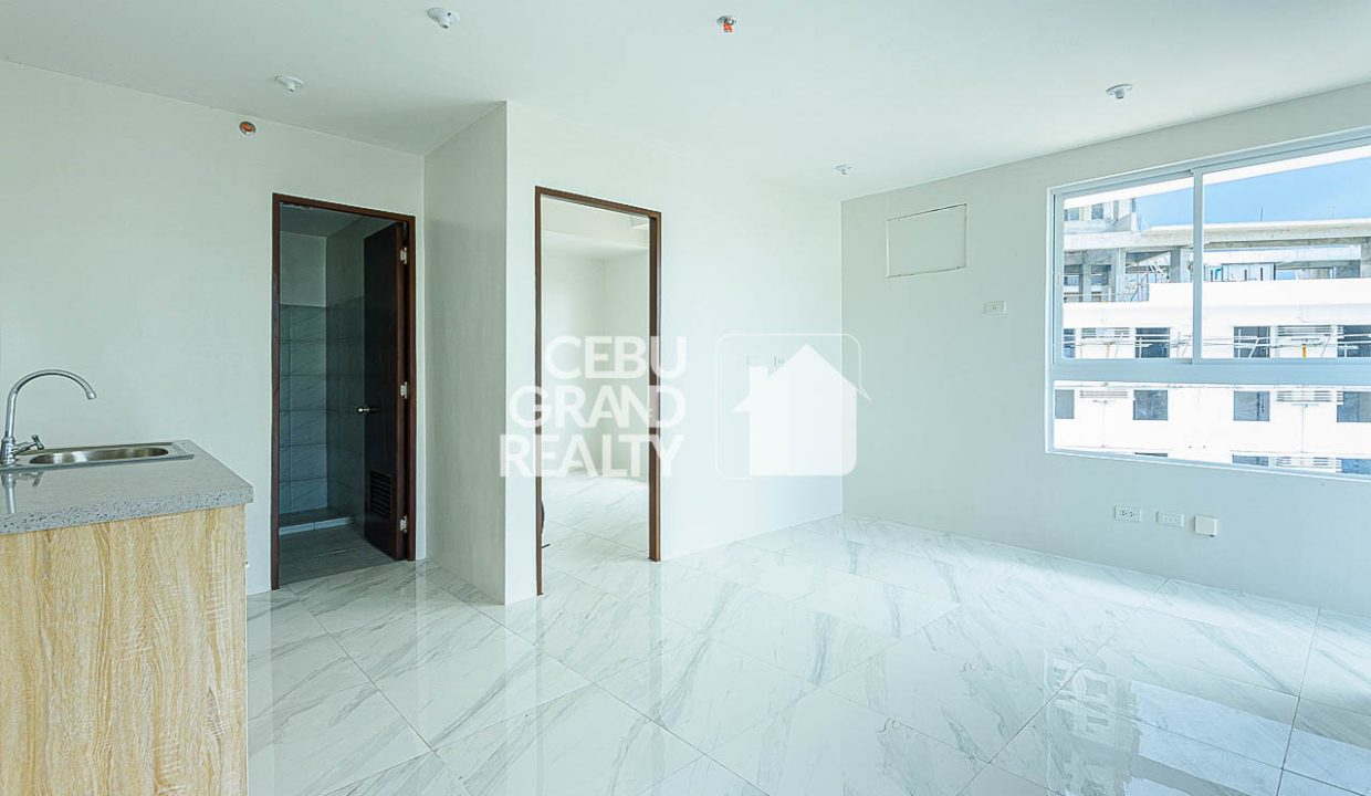 SRBCMT1 Bright Unfurnished Condo with Panoramic City Views in Guadalupe - Cebu Grand Realty (1)