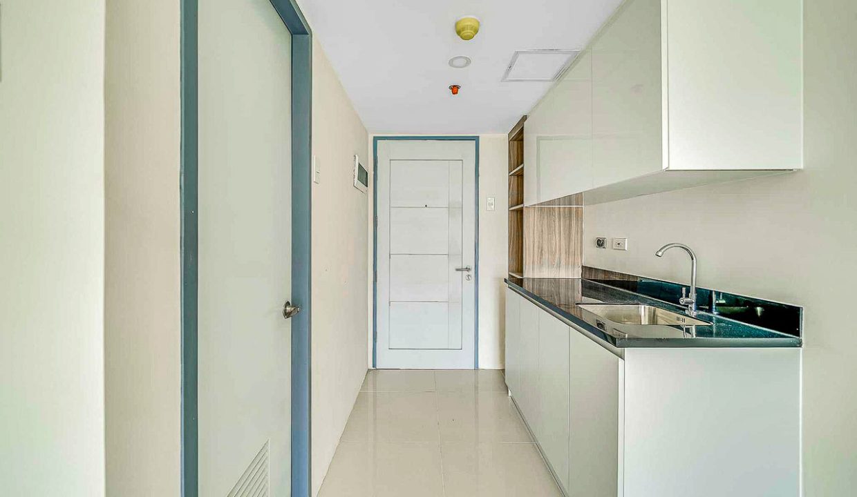 SRBJT3 Spacious Studio Unit with Modern Minimalist Design in Mandaue City - Cebu Grand Realty (5)