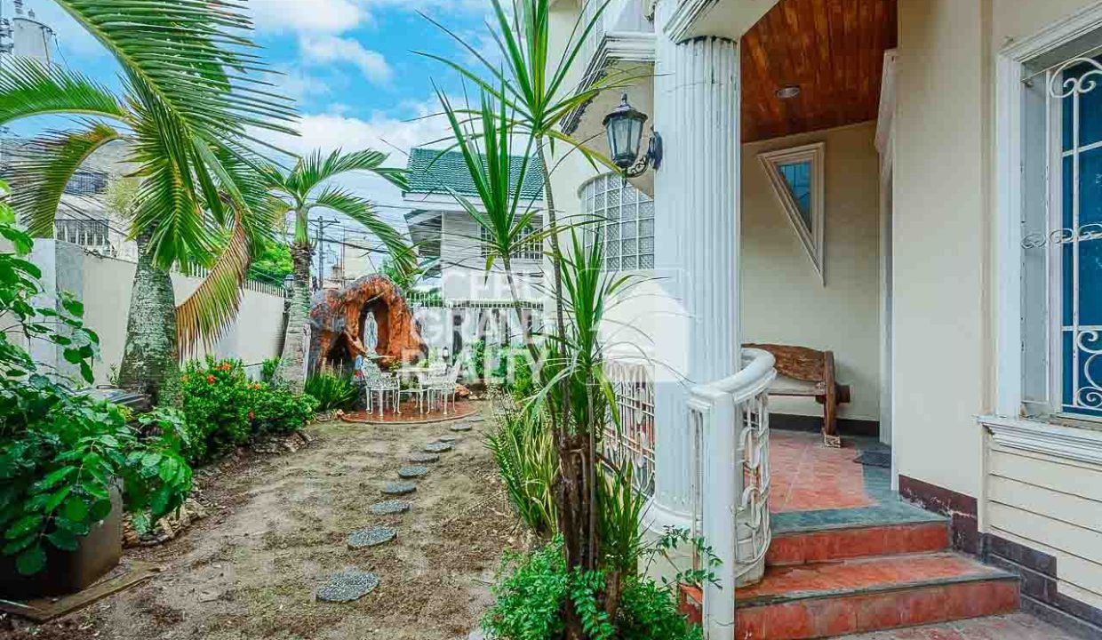 SRBML100 Exquisite Family House in with Timeless Design in Maria Luisa Estate Park - Cebu Grand Realty (21)