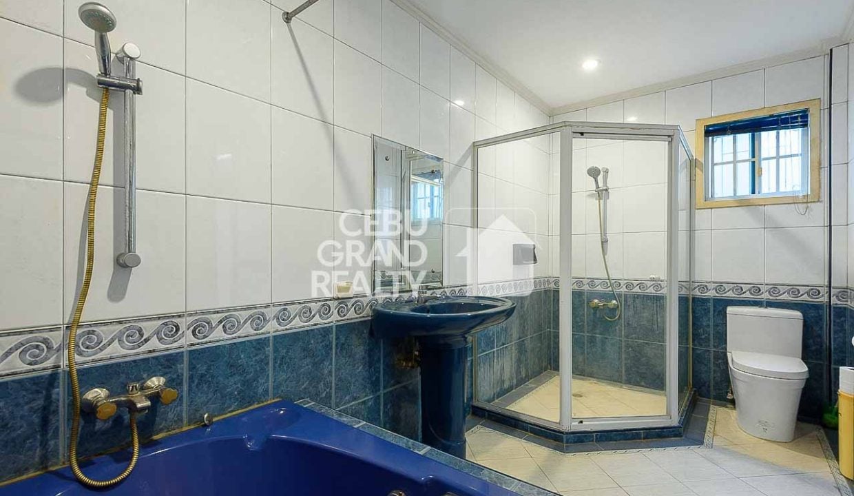 SRBML100 Exquisite Family House in with Timeless Design in Maria Luisa Estate Park - Cebu Grand Realty (24)