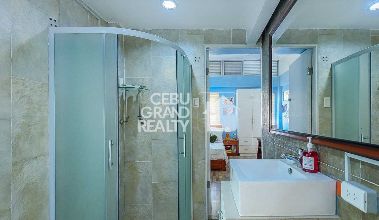 SRBML101 Stylish Multi-Level Home with Scenic Outdoor Views - Cebu Grand Realty (13)