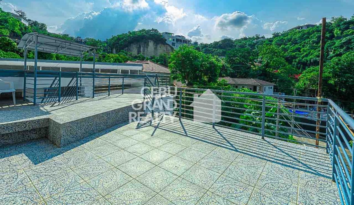 SRBML101 Stylish Multi-Level Home with Scenic Outdoor Views - Cebu Grand Realty (22)