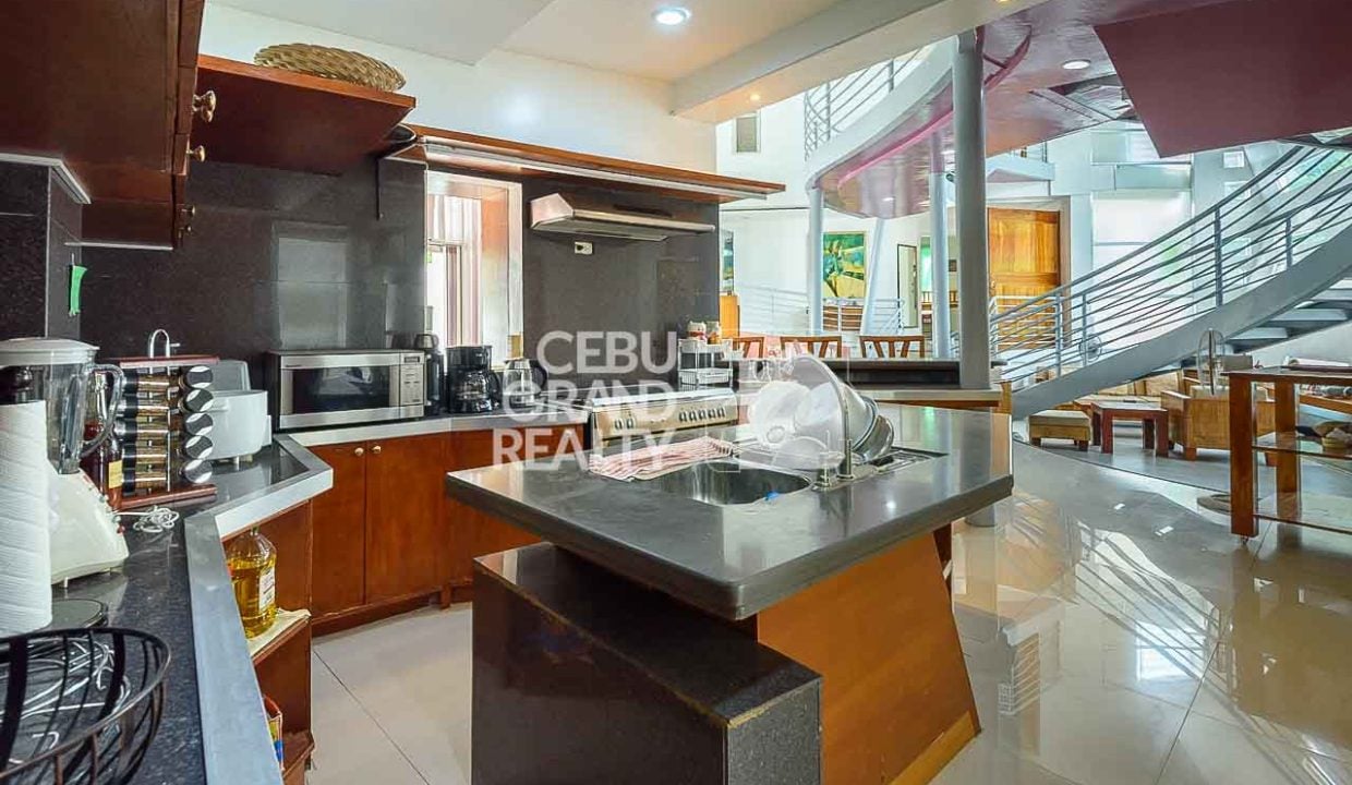 SRBML101 Stylish Multi-Level Home with Scenic Outdoor Views - Cebu Grand Realty (5)