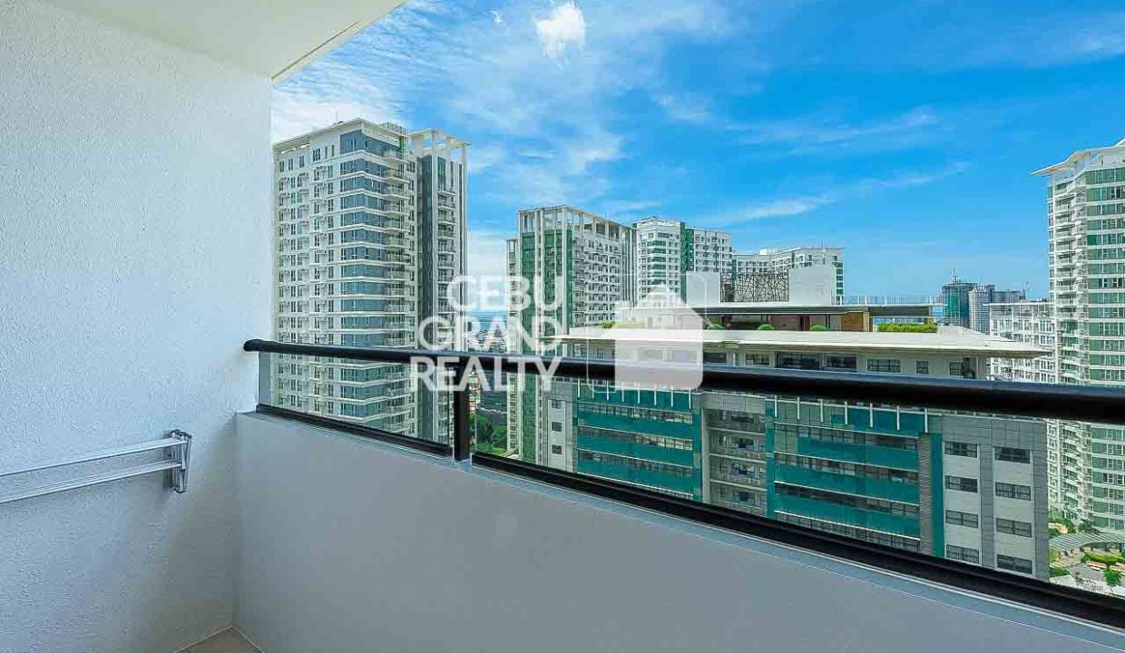 RCALC34 Luxury High-Rise Condo with Stunning City Skyline View in The Alcoves - Cebu Grand Realty (10)