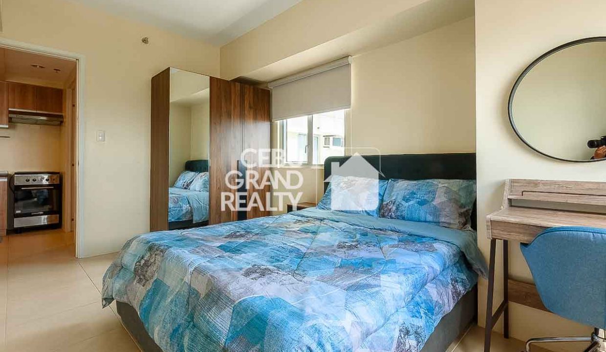 RCAR25 Sleek Modern Condo with Stunning City Views in Avida Towers Riala - Cebu Grand Realty (7)