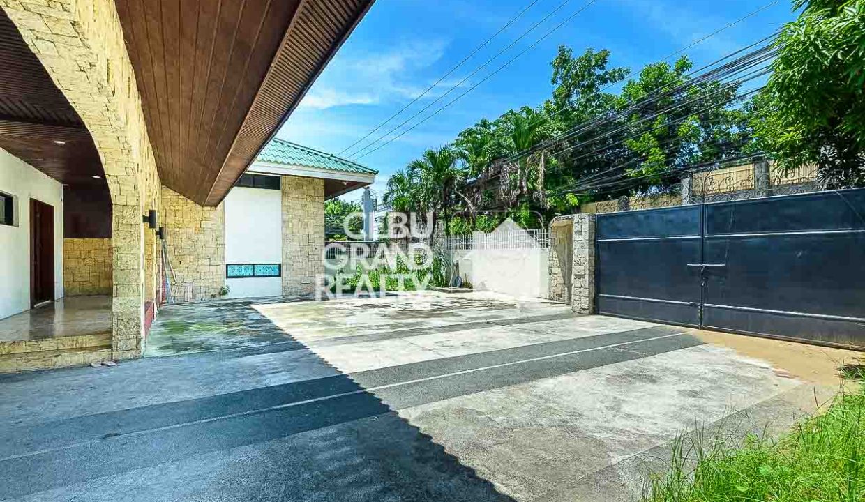 RHALP1 Sleek Residential Home with Secure Spacious Driveway Parking in Lahug - Cebu Grand Realty (23)