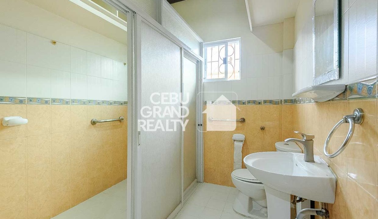 RHSUH6 Elegant Family Home with Ample Outdoor Space in Talamban - Cebu Grand Realty (11)