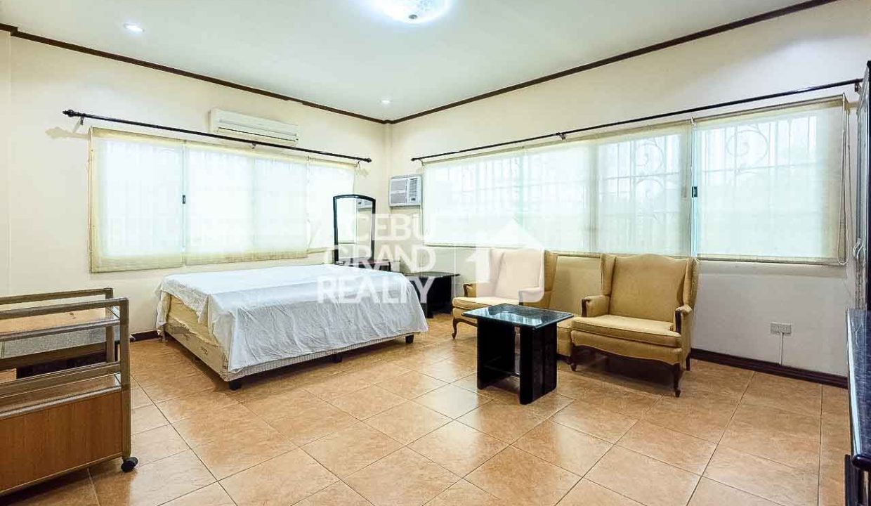 RHSUH6 Elegant Family Home with Ample Outdoor Space in Talamban - Cebu Grand Realty (8)