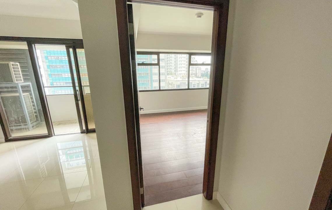 SRDALC4 Stunning 1 Bedroom Condo with Premium Amenities in the Alcoves - Cebu Grand Realty (8)