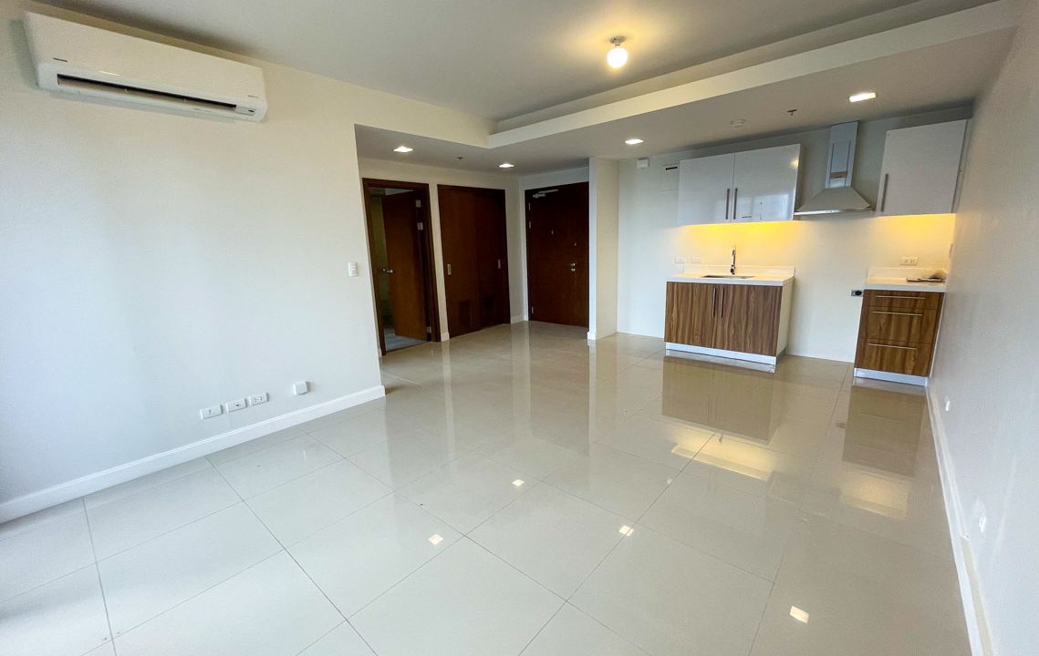 SRDALC5 Upscale 1 Bedroom Condo Unit with Expansive Views in The Alcoves - Cebu Grand Realty (3)