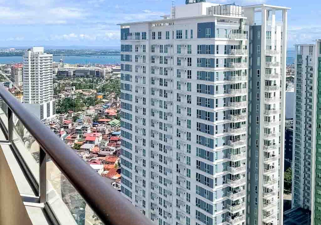 SRDALC6 Spacious Corner One-Bedroom Condo with high-end finishes in The Alcoves - Cebu Grand Realty (10)