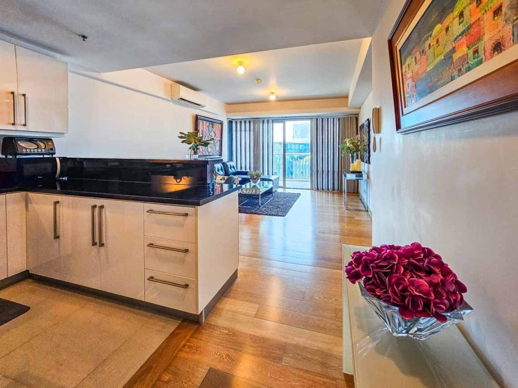 Luxury 2 Bedroom High-Rise Condo with City Views for Rent | Cebu Grand ...