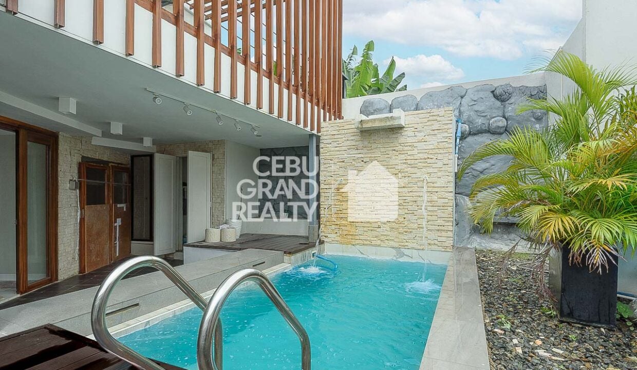 SRBBF1 Luxury House with Swimming Pool for Sale in Brookfield Subdivision - Cebu Grand Realty 1