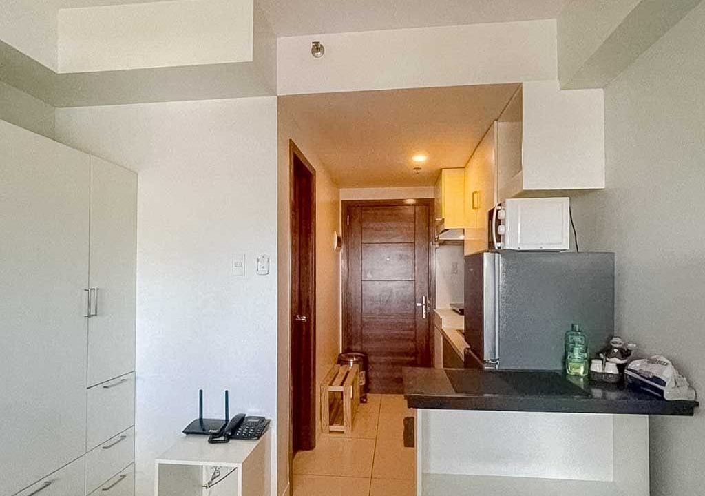 SRBHO5 Functional Studio with Minimalist Design in Horizon 101 - Cebu Grand Realty 4