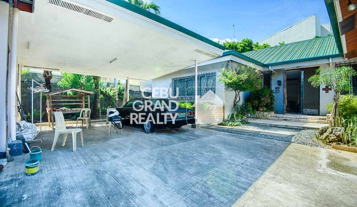 SRBSA4 Family-Friendly Bungalow with Garden in San Antonio Village - CEbu Grand Realty 2