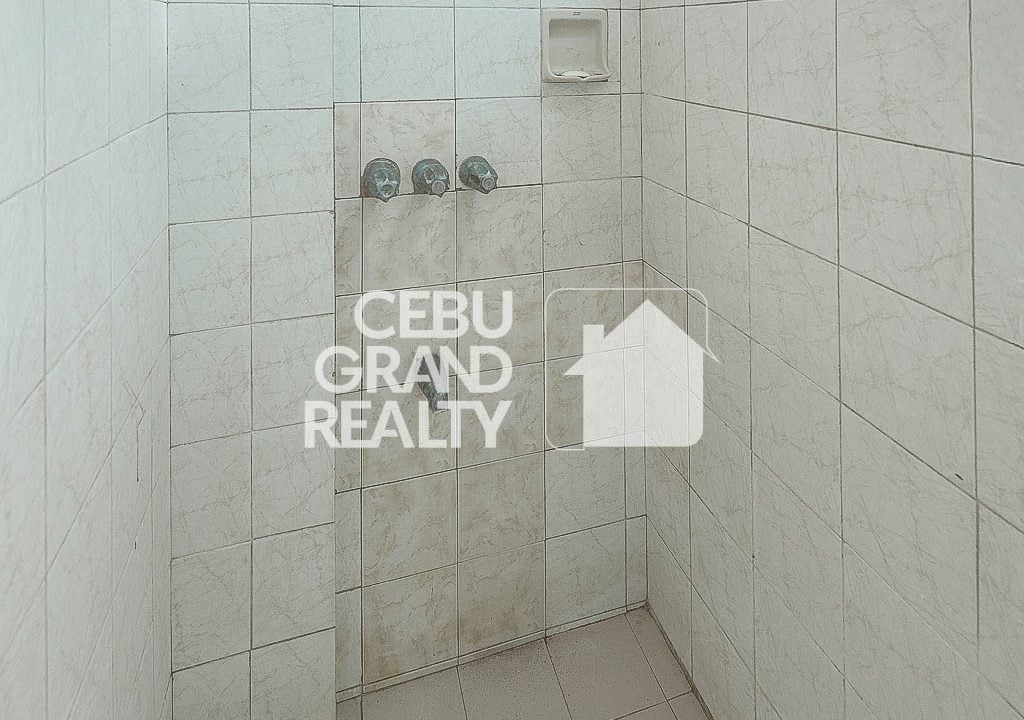 SRBSA4 Family-Friendly Bungalow with Garden in San Antonio Village - CEbu Grand Realty 21