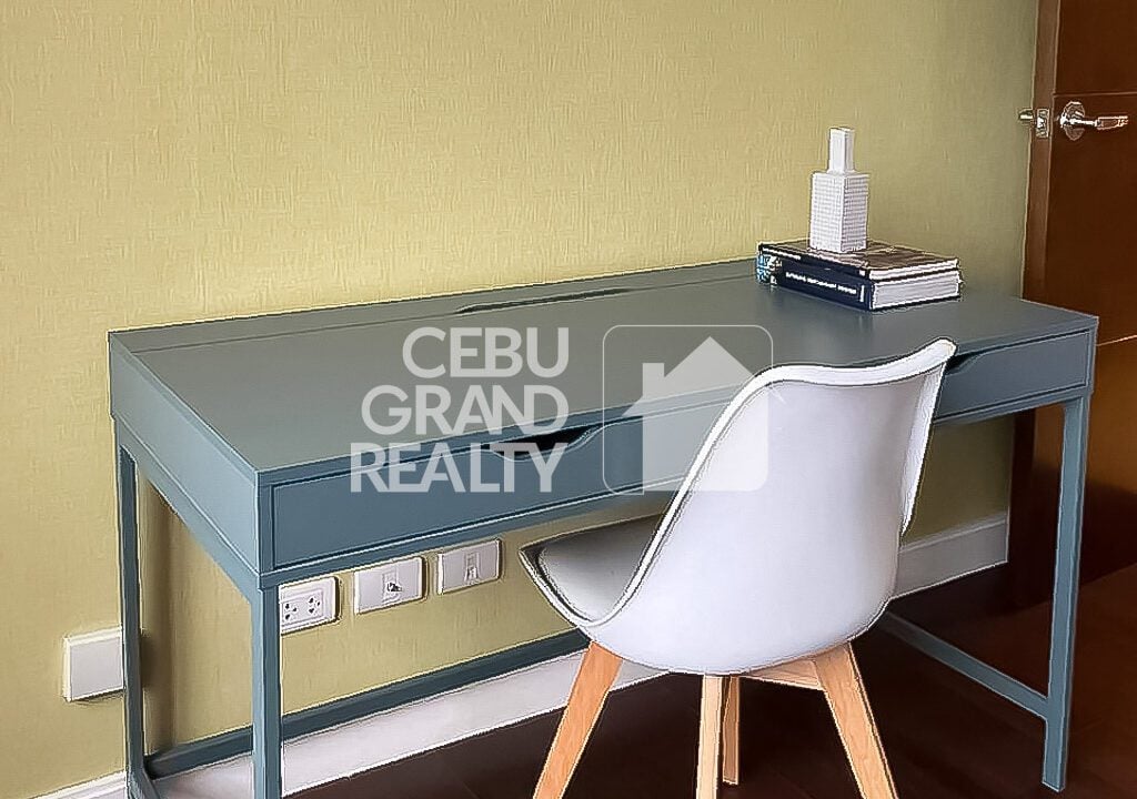 RCALC36 Luxurious Fully Furnished Unit with Balcony at The Alcoves - Cebu Grand Realty 10