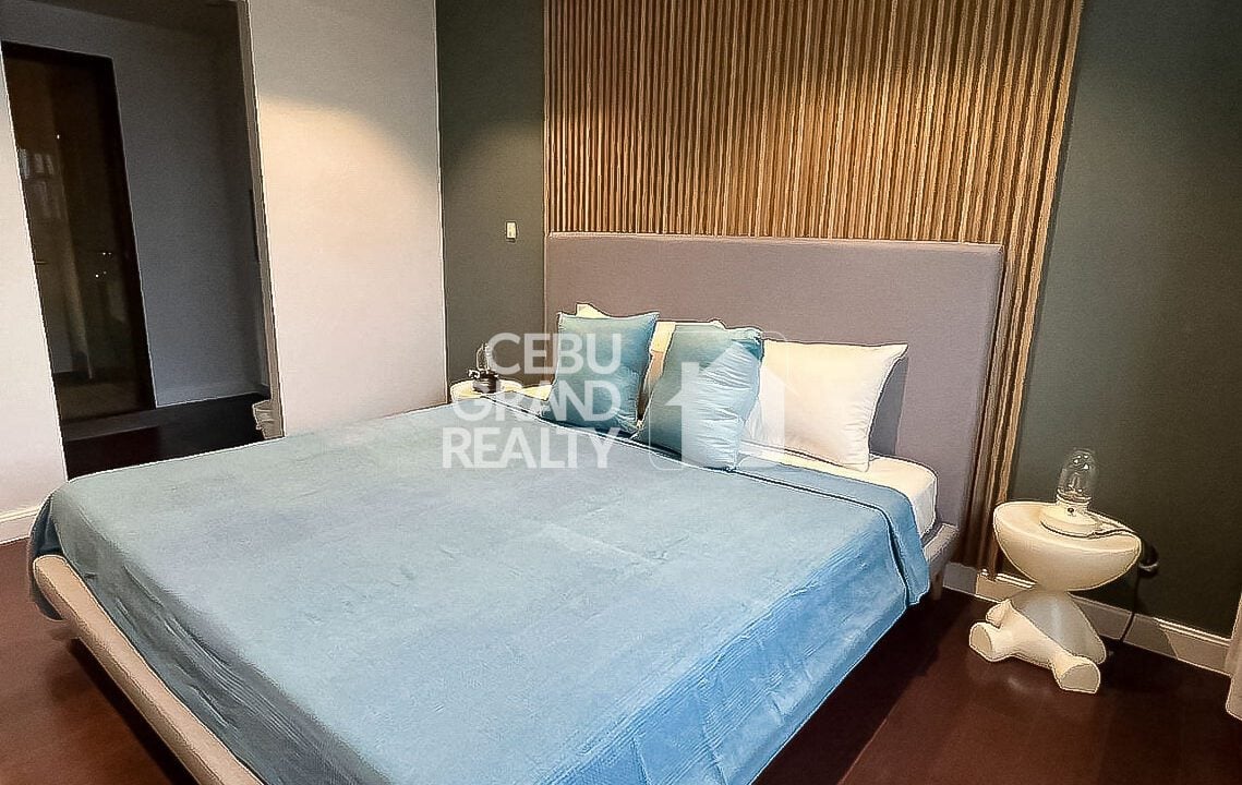 RCALC36 Luxurious Fully Furnished Unit with Balcony at The Alcoves - Cebu Grand Realty 8