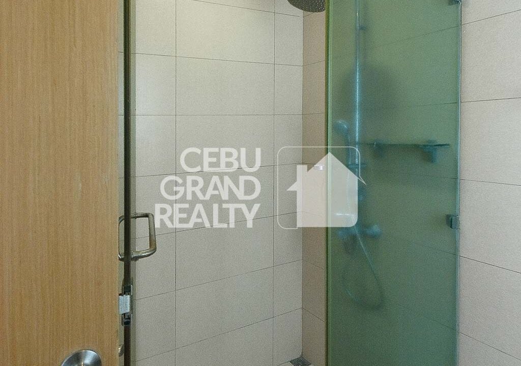 RCTS22 City View 2 Bedroom Condo at 1016 Residences - Cebu Grand Realty 10