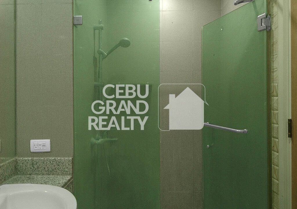 RCTS22 City View 2 Bedroom Condo at 1016 Residences - Cebu Grand Realty 12