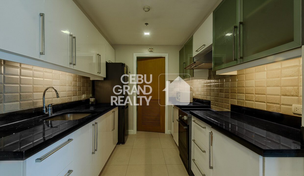 RCTS22 City View 2 Bedroom Condo at 1016 Residences - Cebu Grand Realty 4