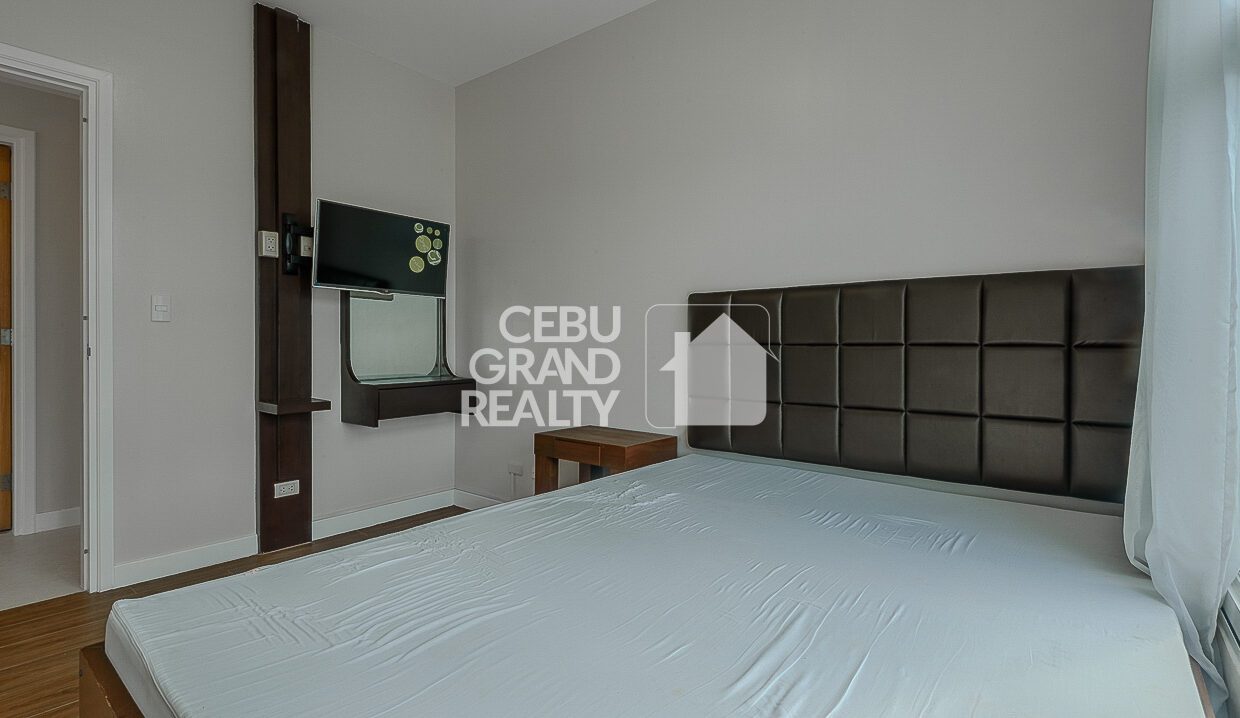 RCTS22 City View 2 Bedroom Condo at 1016 Residences - Cebu Grand Realty 6