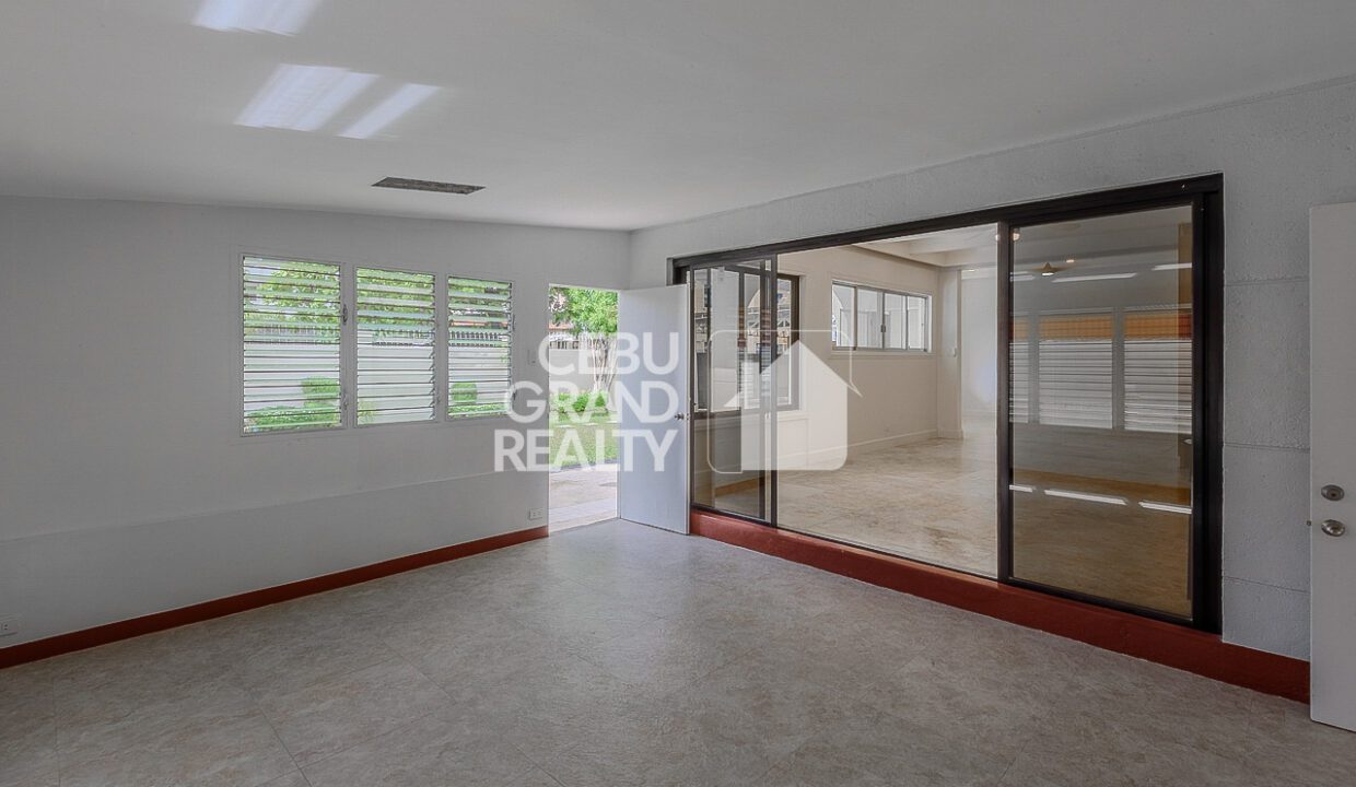 RHMB1 Spacious Bungalow with Garden for Rent in Banilad - Cebu Grand Realty 5