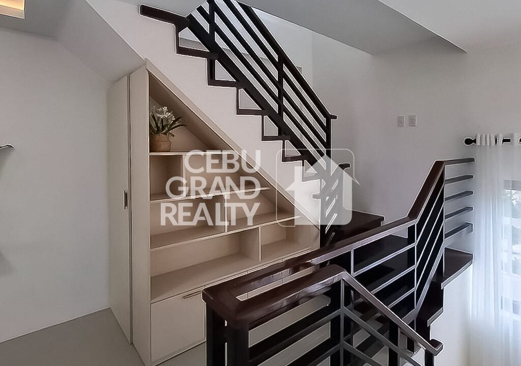 RHPN13 Elegant Family House with Balcony in Pristina North - Cebu Grand Realty 11